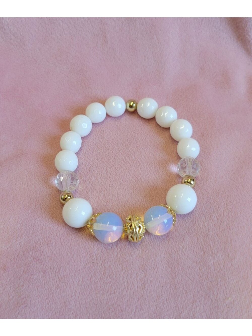 White Round Beaded Opal Look Gold tone Stretch Costume Jewelry Bracelet B1A